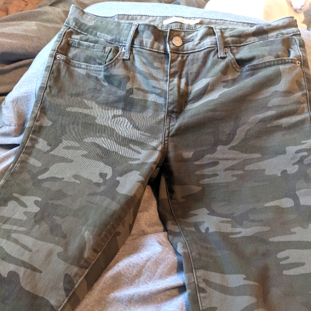 Levi's camo skinny jeans